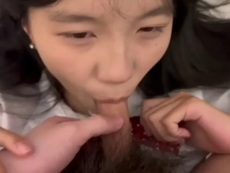 Em loli dễ thương liếm dương vật biến em thành con đào dam dang p2